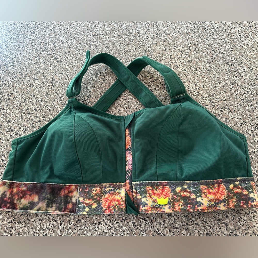 1 Luxe Shefit Ultimate Sports Bra High Impact. Great condition.